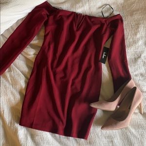 Brand new Lulus off shoulder dress v-neck maroon